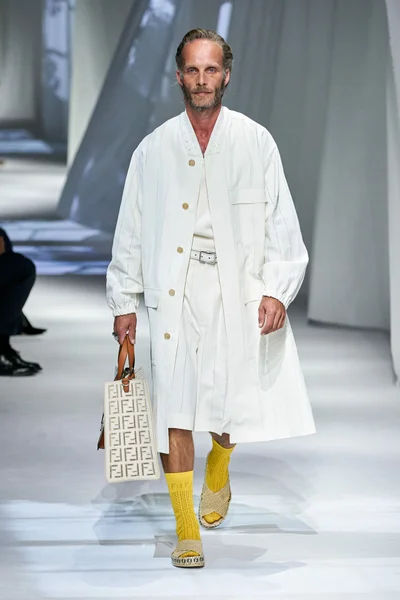 Look 17